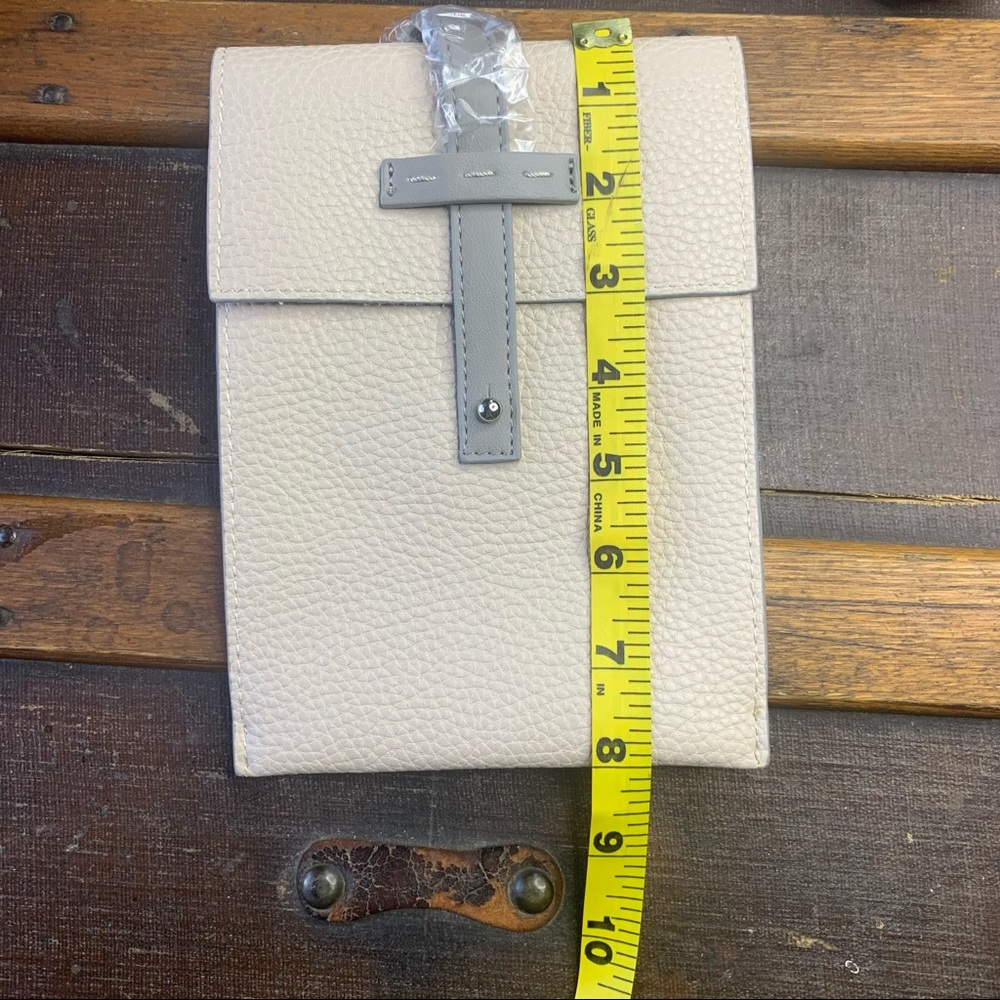 Mary Kay Cross Body MidCity Modern Purse, Clutch, white gray medium small faux - Picture 12 of 13